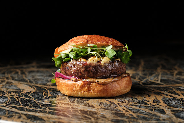 Red Onion X Deluxe Burger & Pizza - Myyrmanni