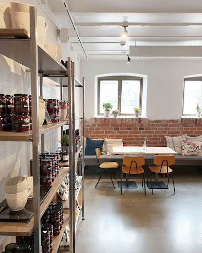 Opinii despre Valkoinen Puu Café & Shop în Jyväskylä - Ravintola-ala