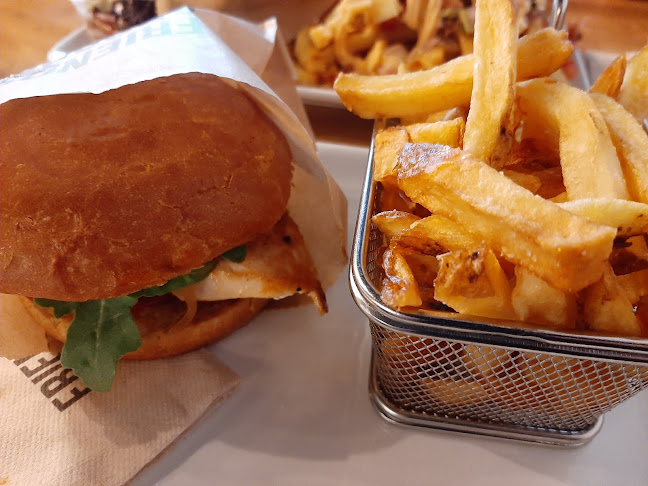 Friends & Brgrs Iso Omena - Ravintola-ala