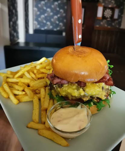 Kruuna ja Klaava - Akaa