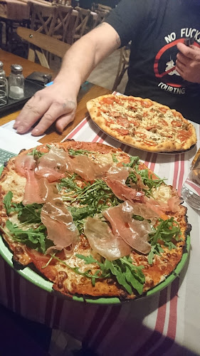 Classic Pizza Restaurant - Ravintola-ala