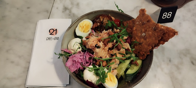 Cafe & Bar 21