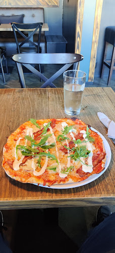 Henry's Saloon - Ravintola-ala