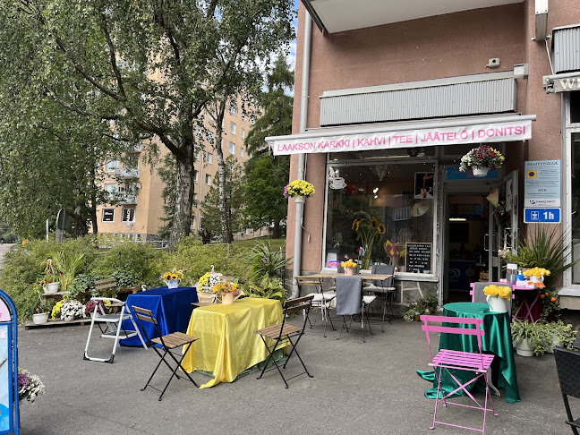 Opinii despre Laakson Karkki K&G ( kioski jäätelä kahvi ) în Helsinki - Ravintola-ala