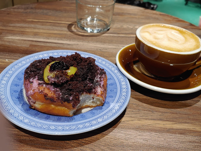 Round & Square Punavuori