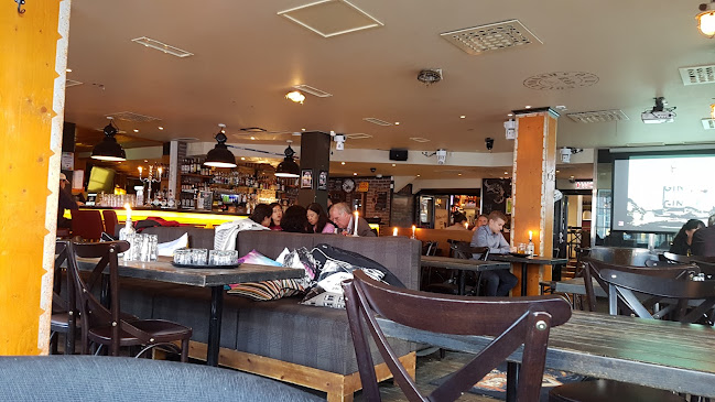 Revolution - Ravintola-ala