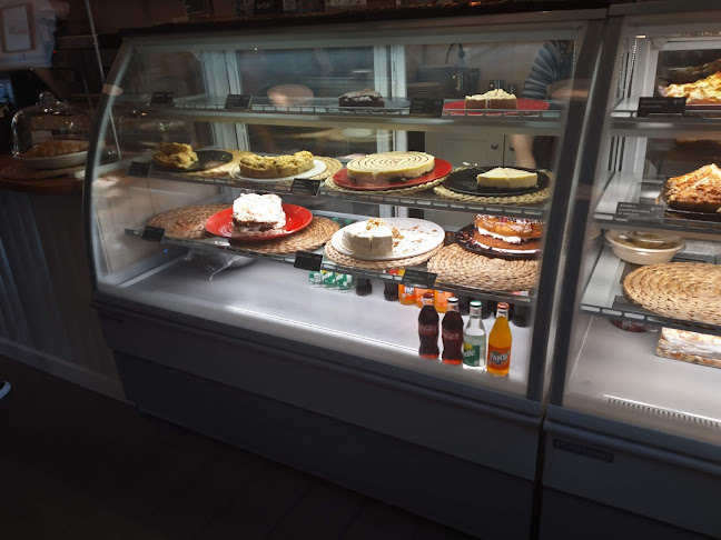 Valkoinen Puu Cafe & Shop - Ravintola-ala
