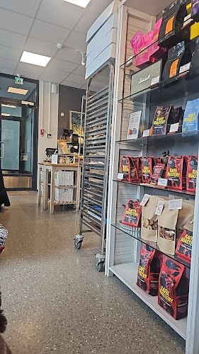 Bakery Café Puusti Phone number