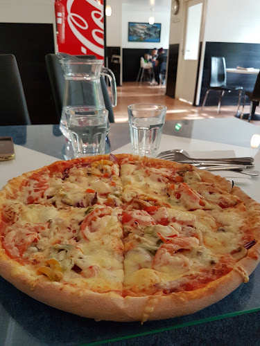 Comentarii opinii despre Ahtialan Pizza Kebab