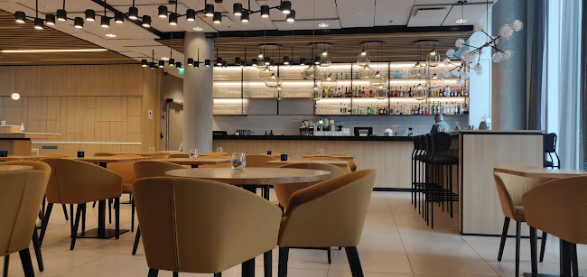 Kitchen & Bar at Courtyard - Ravintola-ala