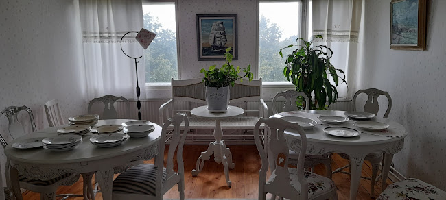 Mattilan Tila: Antikkiliike Vaarin Varasto, Kahvila Into - Ravintola-ala