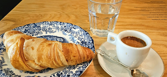 Ihana Kahvila Baari Open Times