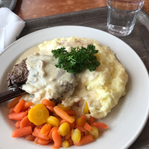 Kahvila-Ravintola Haukanpesä - Saukkola