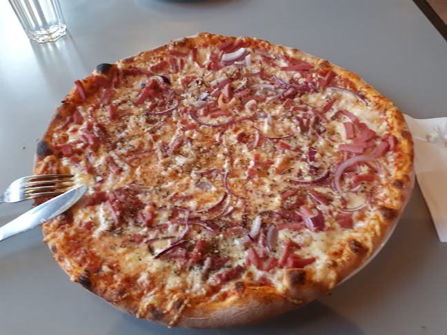 Pizzeria Gulav Midia - Ravintola-ala