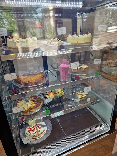 Opinii despre Kreema - leipomo-konditoria ja kahvila în Oulu - Ravintola-ala