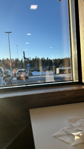 Opinii despre McDonald's Helsinki Kivikko în Helsinki - Ravintola-ala