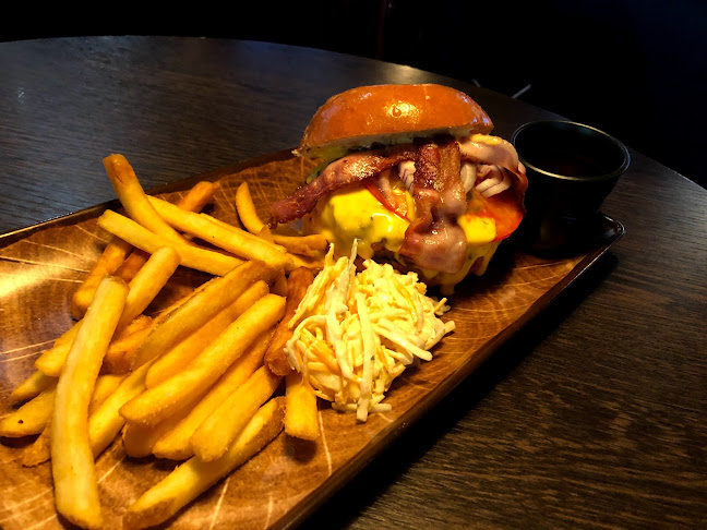 Sali Sports & Grill - Ravintola-ala