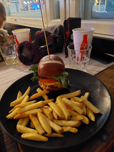 Opinii despre Pärjä Ski Bistro & Suites în Pudasjärvi - Ravintola-ala