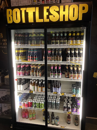 Opinii despre HIISI Taproom & Bottleshop în Jyväskylä - Ravintola-ala