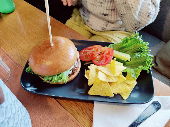 Iloisen Pojan Street Food Bar