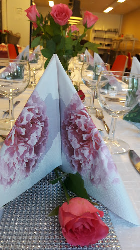 Kolme Tähteä - Ravintola-ala