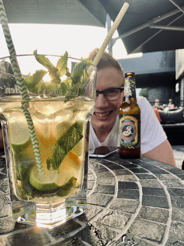 Comentarii opinii despre West Bay