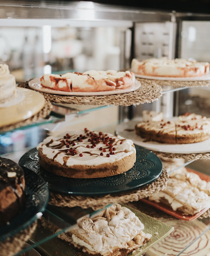 Valkoinen Puu Café & Shop - Ravintola-ala