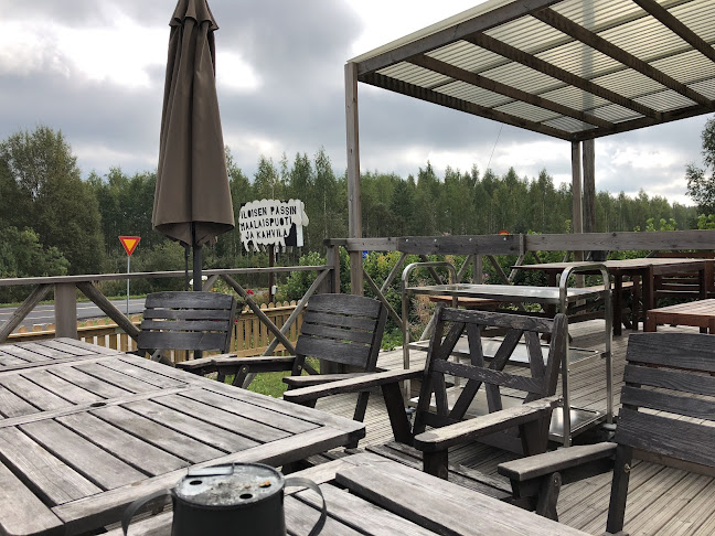 Iloisen Pässin maalaispuoti ja kahvila