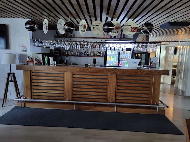 Comments and reviews of Labella Ravintola pizzeria karaoke pub