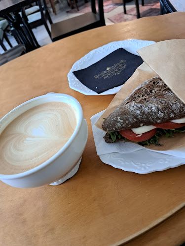 Aveny Café - Ravintola-ala