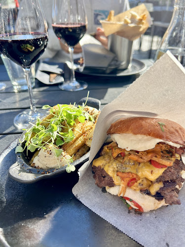 Opinii despre Burgers & Wine în Helsinki - Ravintola-ala