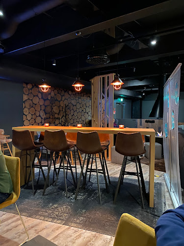 Opinii despre Karhunpesä Restaurant & Bar în Hyvinkää - Ravintola-ala