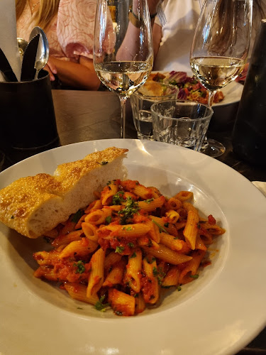 Ravintola Olivia - Kluuvi - Ravintola-ala