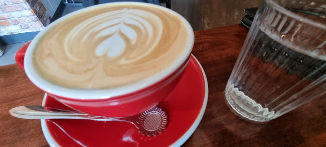 https://www.instagram.com/yesterdaycafe.fi/profilecard/?igsh=Y3ZrbjQ4ODRjd2hw