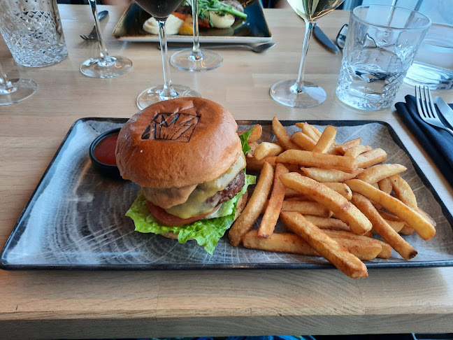https://hotelli-isosyote.fi/palvelut/ravintola-hilltop/