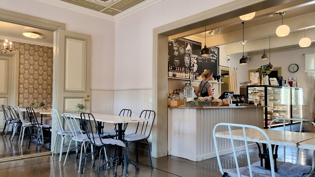 Valkoinen Puu Cafe & Shop - Ravintola-ala