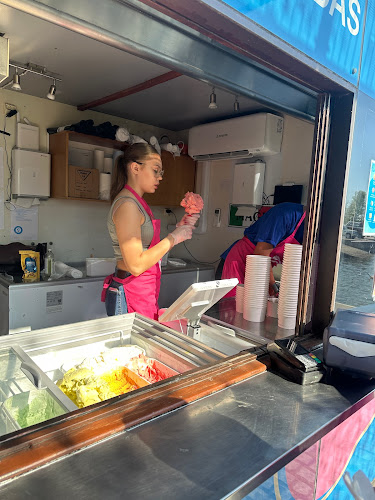 Opinii despre Helsingin jäätelötehdas, Kaivopuiston jäätelökioski în Helsinki - Ravintola-ala