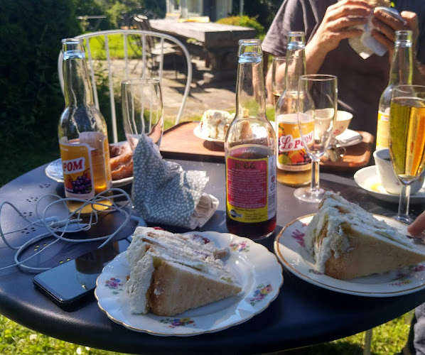 Mattilan Tila: Antikkiliike Vaarin Varasto, Kahvila Into - Ravintola-ala