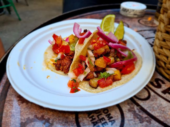 Henry's Pub - Ravintola-ala