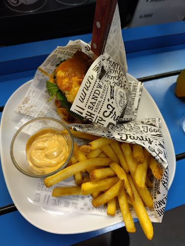 Opinii despre Vintage Sport Cafe / Hotelli Tikkurila în Vantaa - Ravintola-ala