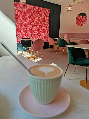 Rebelle - Café Bakery Bistro - Ravintola-ala