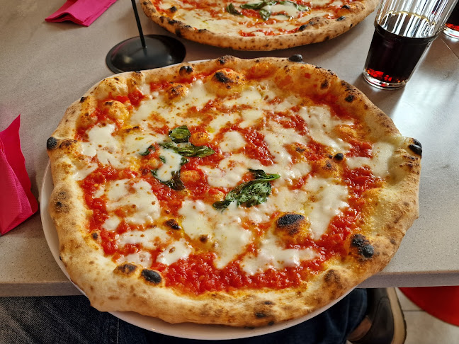 Opinii despre Pizzeria Via Tribunali Pirkkala în Pirkkala - Ravintola-ala