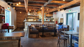 Kirstan baari auki pe: 20.00 - 00.00, la: 18.00 - 21.00