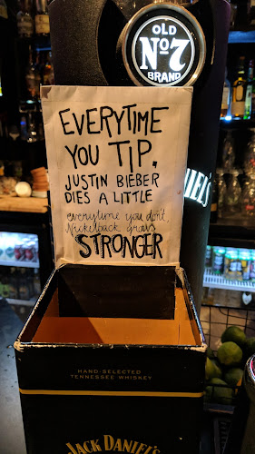 Comentarii opinii despre The Riff