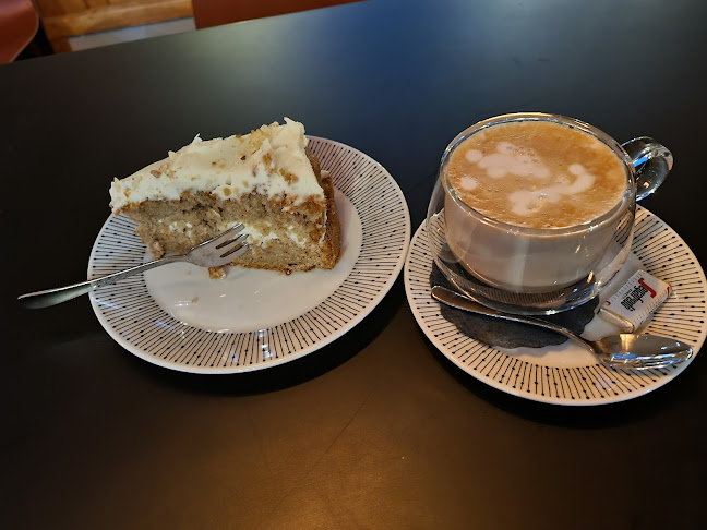 Loft Cafe & Snacks Shop - Ravintola-ala