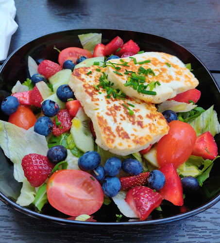 Villa Haikari Kesäolohuone - Tarkista aukioloajat www.villahaikari.fi! - Ravintola-ala