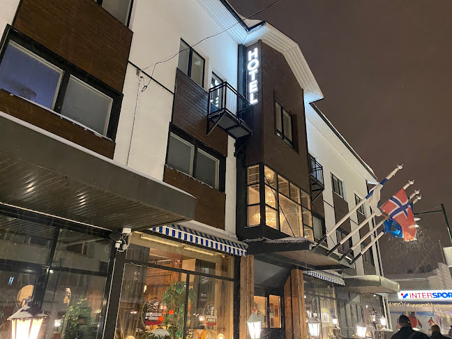 Comentarii opinii despre Mustaparran Päämaja