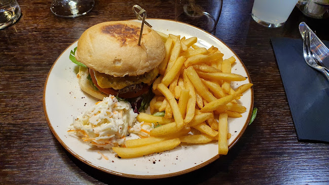 Moe’s Bistro & Bar - Ravintola-ala