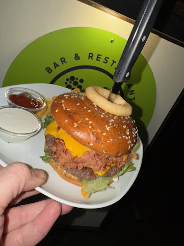 V.I.P Baari - Bar & Restaurant - Ravintola-ala