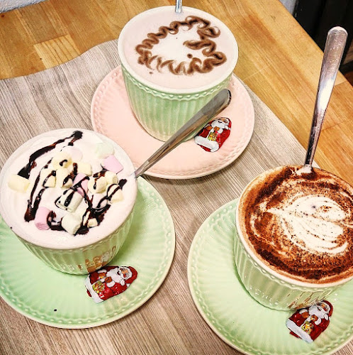 Rebelle - Café Bakery Bistro - Ravintola-ala